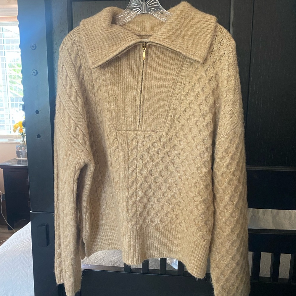 Abercrombie & Fitch Tan Cable Knit Sweater